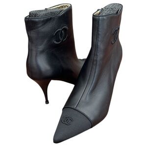 🆕 Chic Black Ankle Booties